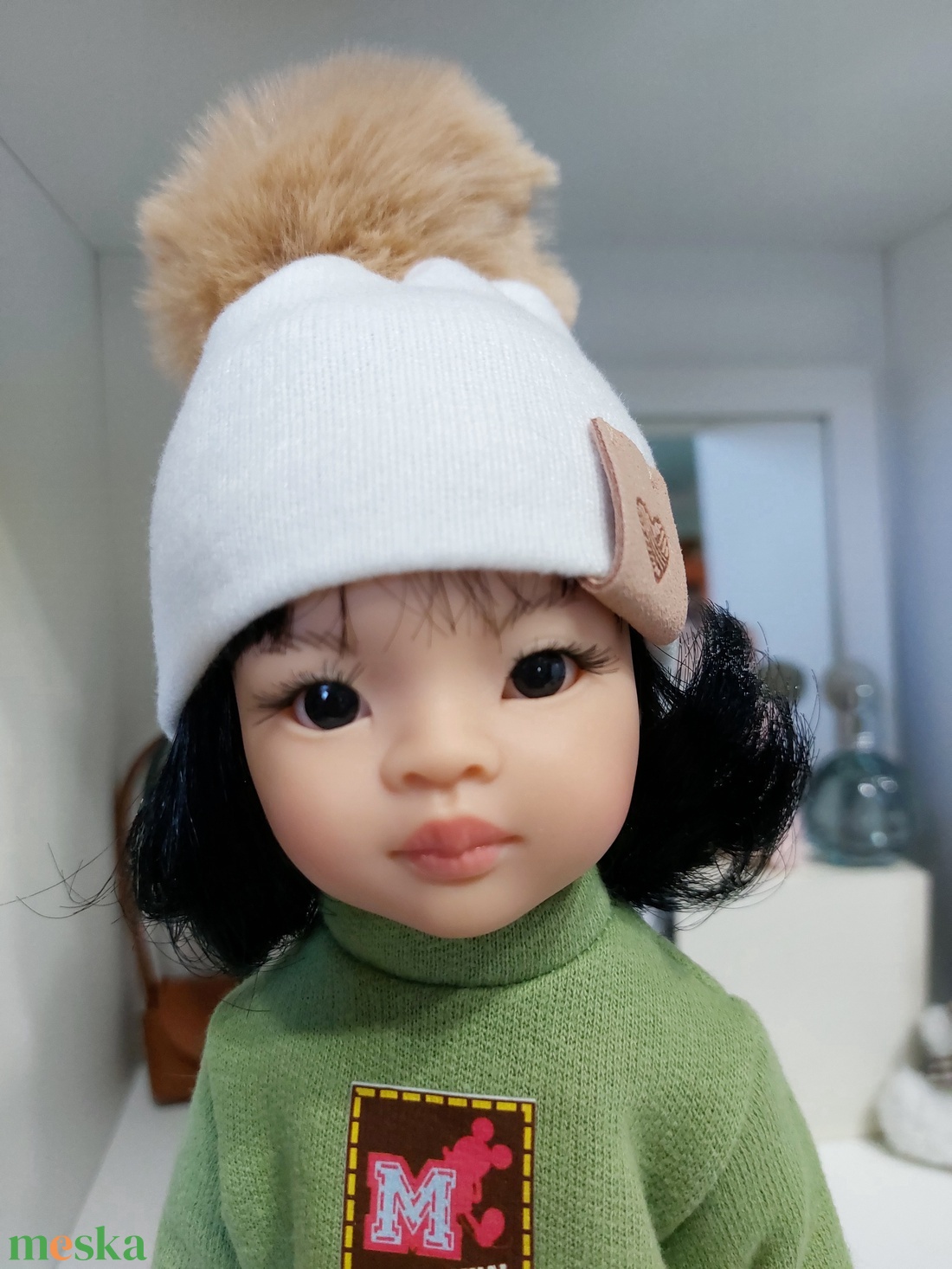 Paola Reina beige kötött sapka barna bojttal - játék & sport - baba & babaház - babaruha, babakellék - Meska.hu