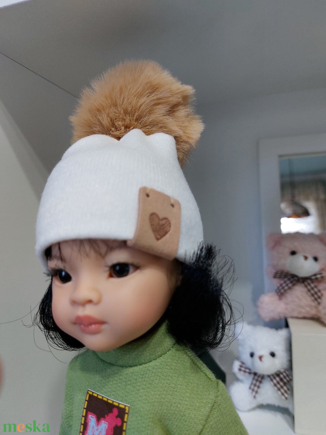 Paola Reina beige kötött sapka barna bojttal - játék & sport - baba & babaház - babaruha, babakellék - Meska.hu