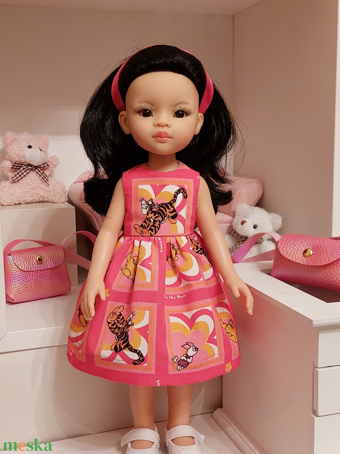 Paola Reina Micimackós mesemintás ujjatlan ruha - játék & sport - baba & babaház - játékbaba, babakellék - Meska.hu