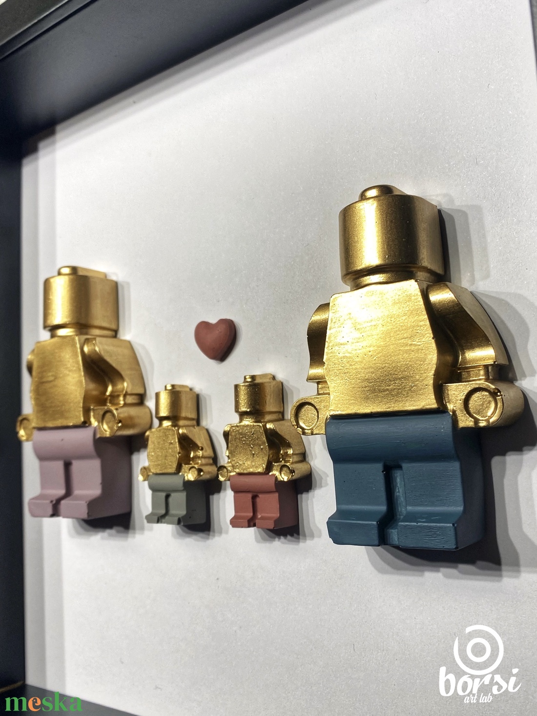 Jesmonite 'Család' Lego figurás családi kép, shadow box, egyedi, dekoratív fali kép, 2 felnőtt, 2 gyerek - otthon & életmód - dekoráció - kép & falikép - 3d képek - Meska.hu Jesmonite 'Család' Lego figurás családi kép, shadow box, egyedi, dekoratív fali kép, 2 felnőtt, 2 gyerek - otthon & életmód - dekoráció - kép & falikép - 3d képek - Meska.hu