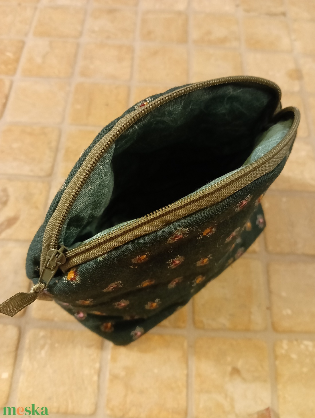 Neszeszer - zöld apró virágmintás - táska & tok - neszesszer - Meska.hu