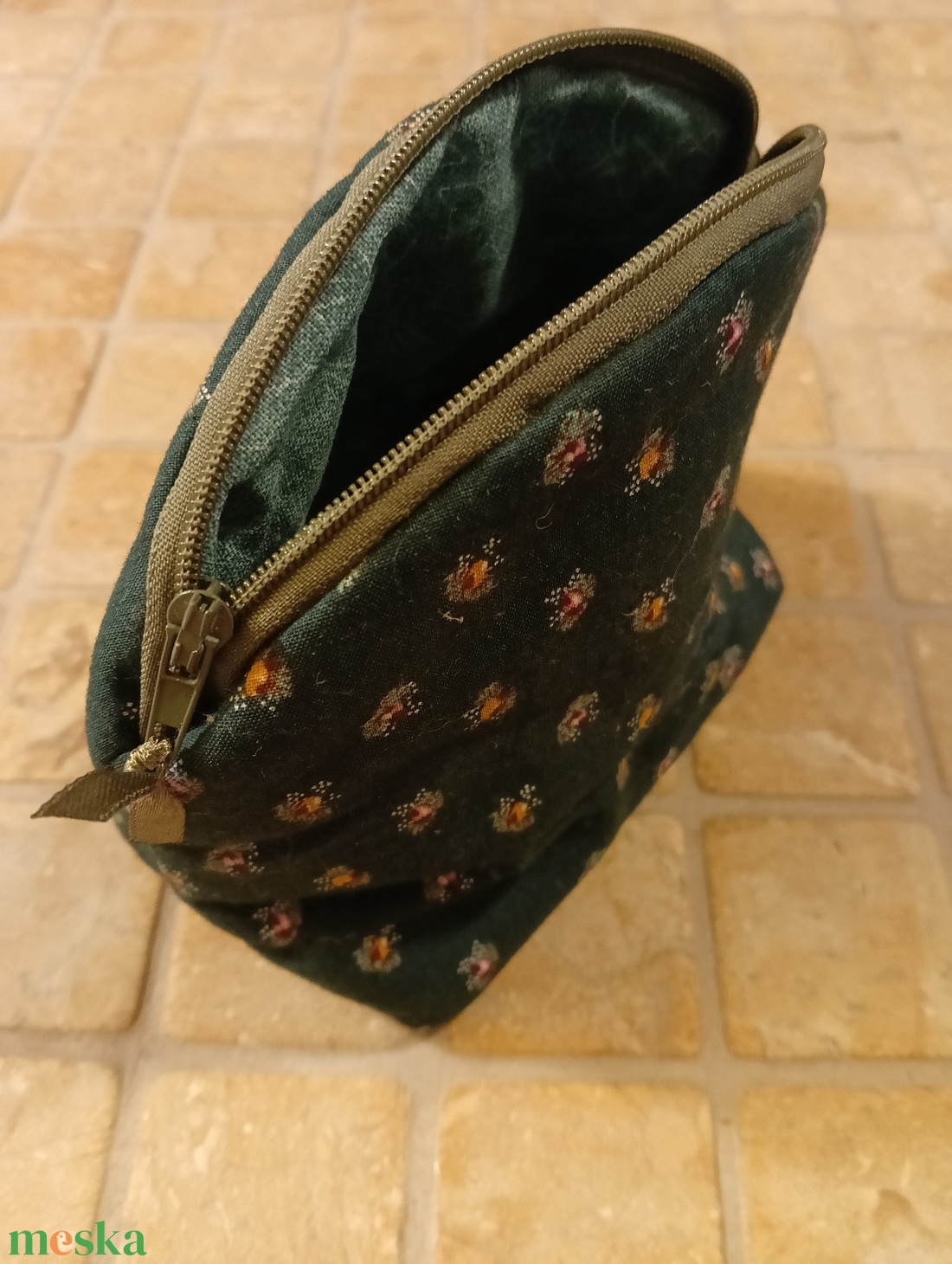 Neszeszer - zöld apró virágmintás - táska & tok - neszesszer - Meska.hu