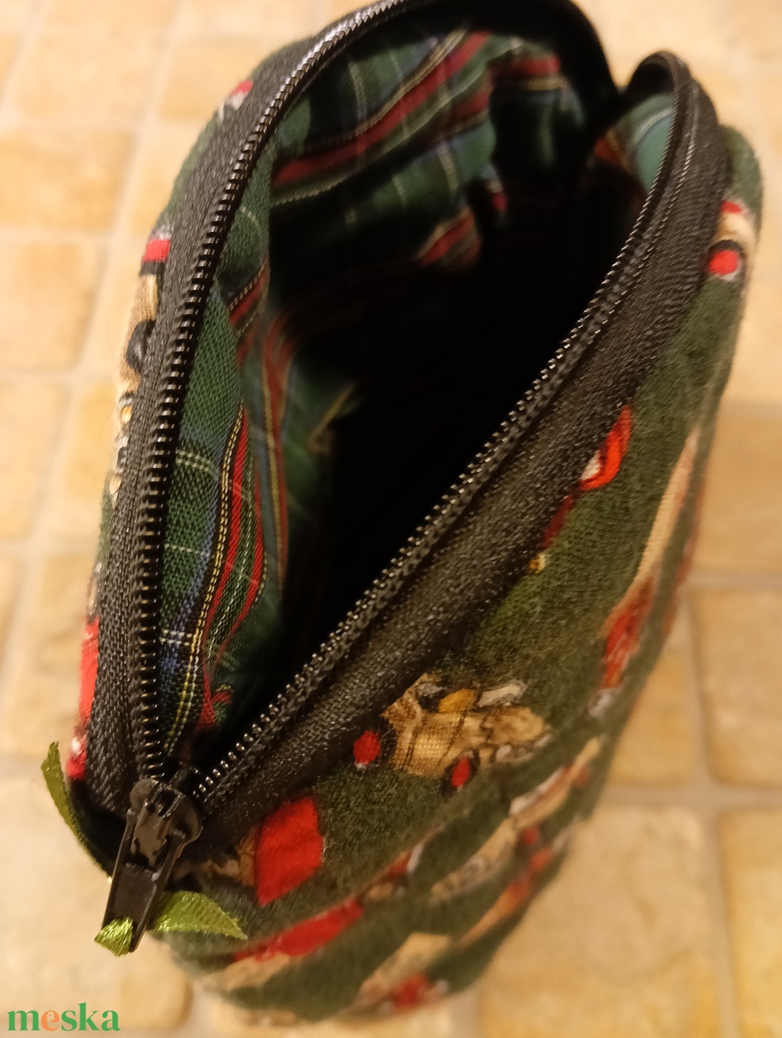 Neszeszer - zöld autó mintás - táska & tok - neszesszer - Meska.hu