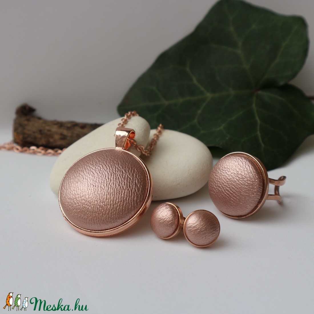 Rosegold púder fülbevaló, gyűrű és nyaklánc szett - ékszer - ékszerszett - Meska.hu Rosegold púder fülbevaló, gyűrű és nyaklánc szett - ékszer - ékszerszett - Meska.hu