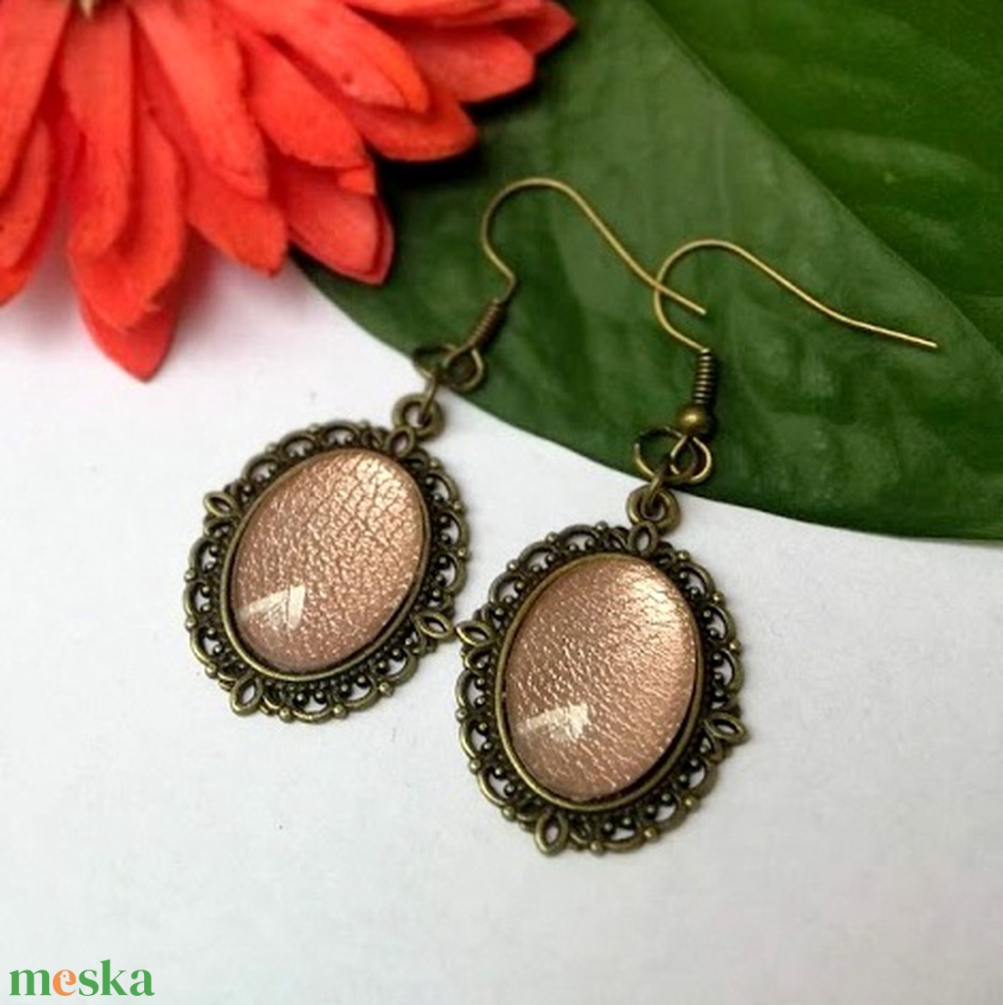 Vintage púder - bronz lógós fülbevaló - ékszer - fülbevaló - lógó fülbevaló - Meska.hu Vintage púder - bronz lógós fülbevaló - ékszer - fülbevaló - lógó fülbevaló - Meska.hu