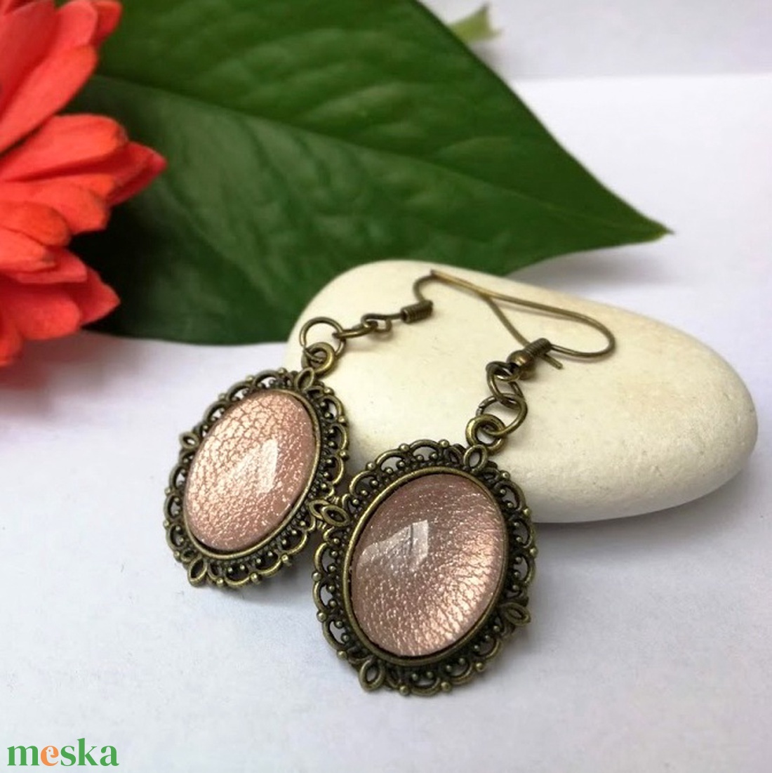 Vintage púder - bronz lógós fülbevaló - ékszer - fülbevaló - lógó fülbevaló - Meska.hu Vintage púder - bronz lógós fülbevaló - ékszer - fülbevaló - lógó fülbevaló - Meska.hu