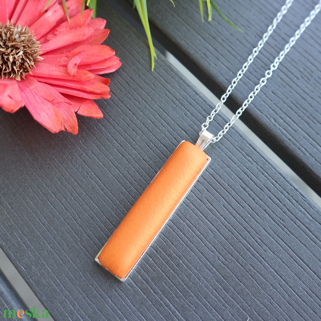 Metál narancs szögletes medálos nyaklánc - ékszer - nyaklánc - medálos nyaklánc - Meska.hu