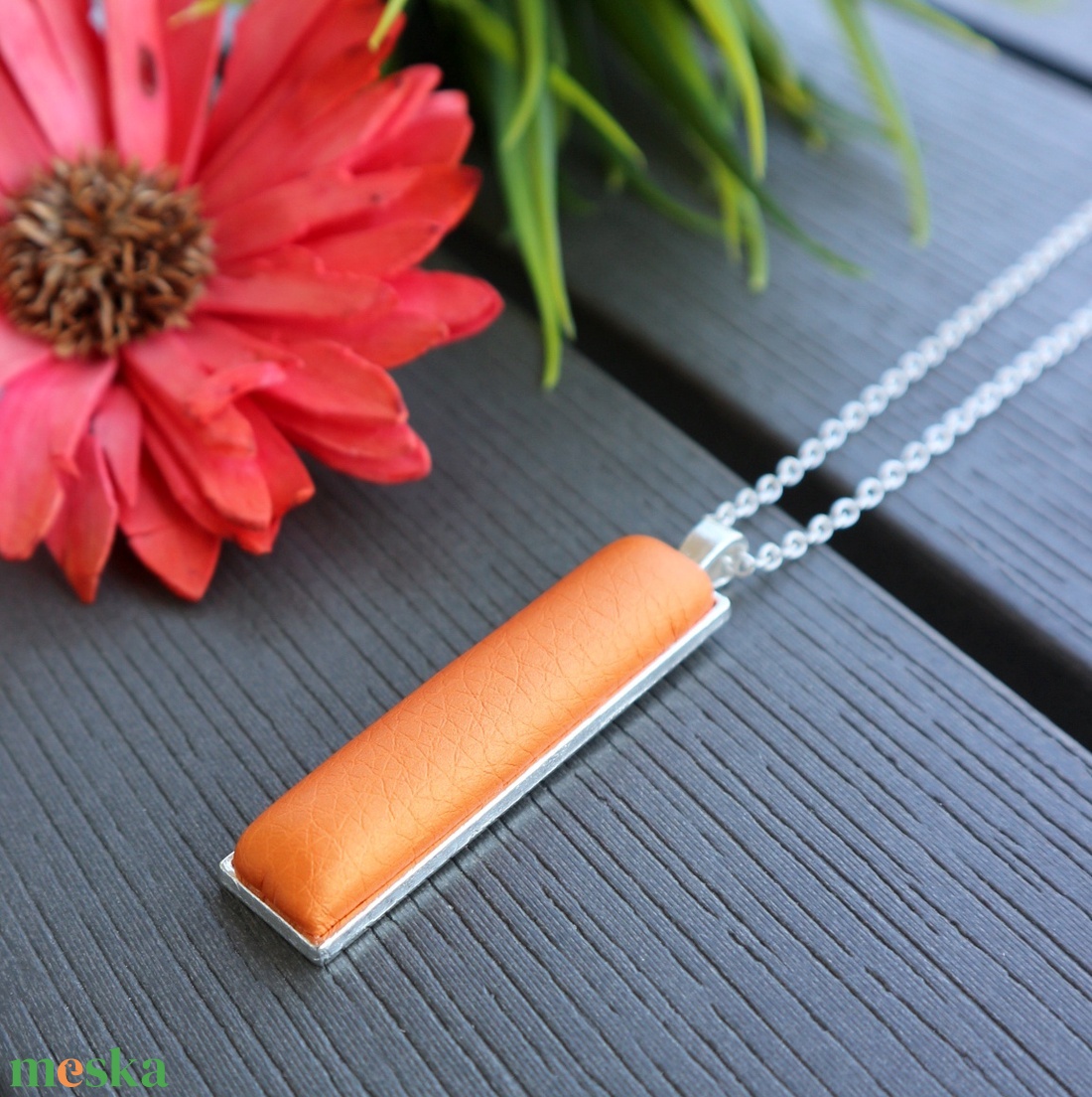 Metál narancs szögletes medálos nyaklánc - ékszer - nyaklánc - medálos nyaklánc - Meska.hu