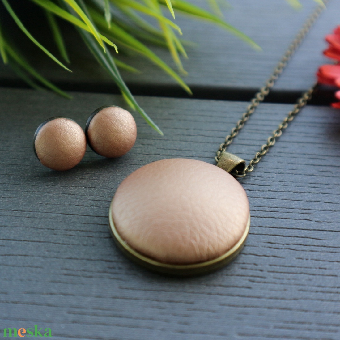 Metál arany - bronz textilbőr fülbevaló és nyaklánc szett - ékszer - ékszerszett - Meska.hu