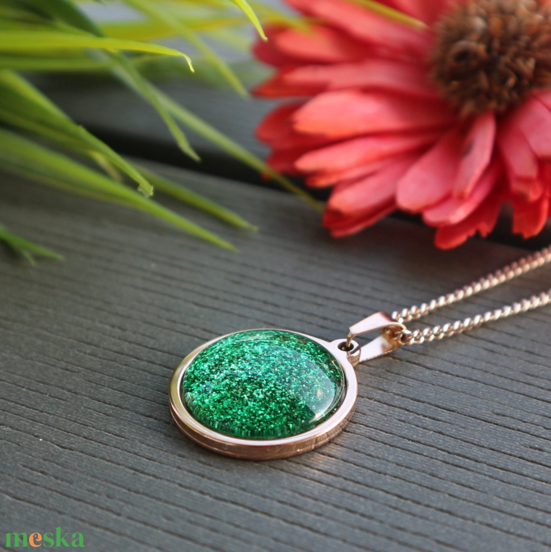 Csillogó sötét zöld - rosegold nemesacél medálos nyaklánc - ékszer - nyaklánc - medálos nyaklánc - Meska.hu Csillogó sötét zöld - rosegold nemesacél medálos nyaklánc - ékszer - nyaklánc - medálos nyaklánc - Meska.hu