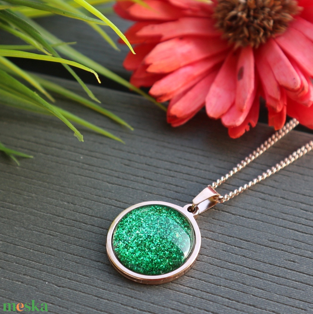 Csillogó sötét zöld - rosegold nemesacél medálos nyaklánc - ékszer - nyaklánc - medálos nyaklánc - Meska.hu Csillogó sötét zöld - rosegold nemesacél medálos nyaklánc - ékszer - nyaklánc - medálos nyaklánc - Meska.hu