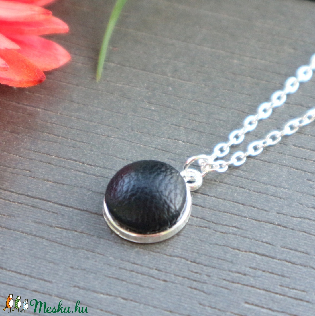 Fekete textilbőr medálos MINI nyaklánc - ékszer - nyaklánc - medálos nyaklánc - Meska.hu