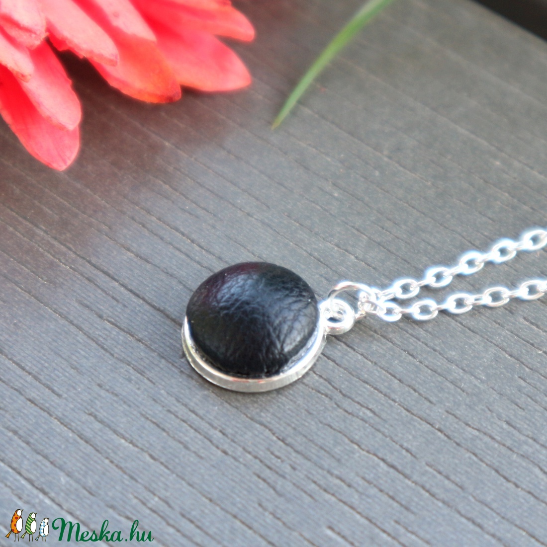 Fekete textilbőr medálos MINI nyaklánc - ékszer - nyaklánc - medálos nyaklánc - Meska.hu