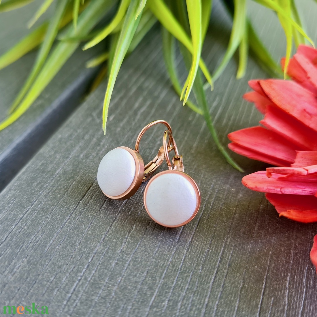 Hófehér - rosegold francia kapcsos fülbevaló - ékszer - fülbevaló - lógós kerek fülbevaló - Meska.hu Hófehér - rosegold francia kapcsos fülbevaló - ékszer - fülbevaló - lógós kerek fülbevaló - Meska.hu