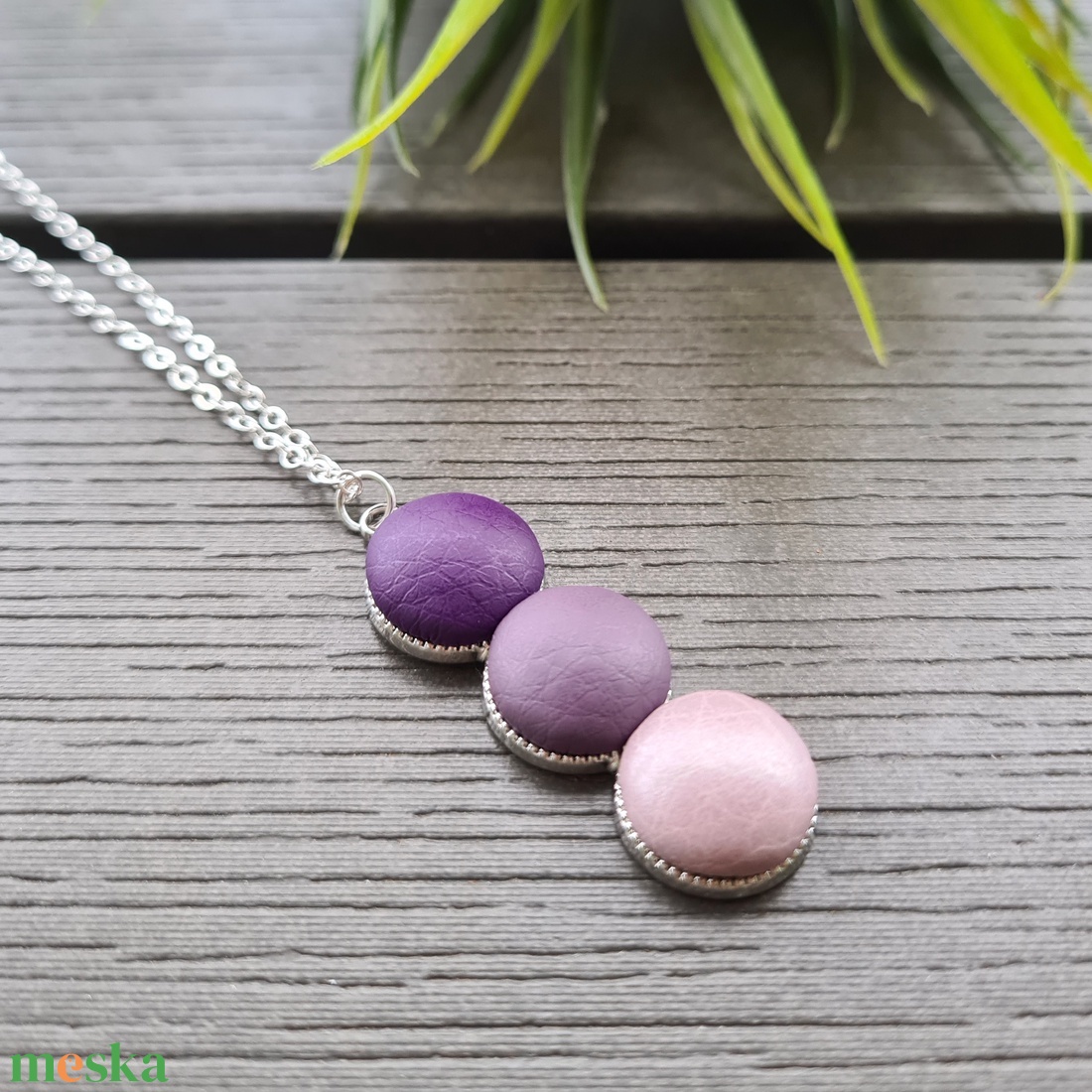 Lila pöttyök textilbőr nyaklánc - ékszer - nyaklánc - medálos nyaklánc - Meska.hu