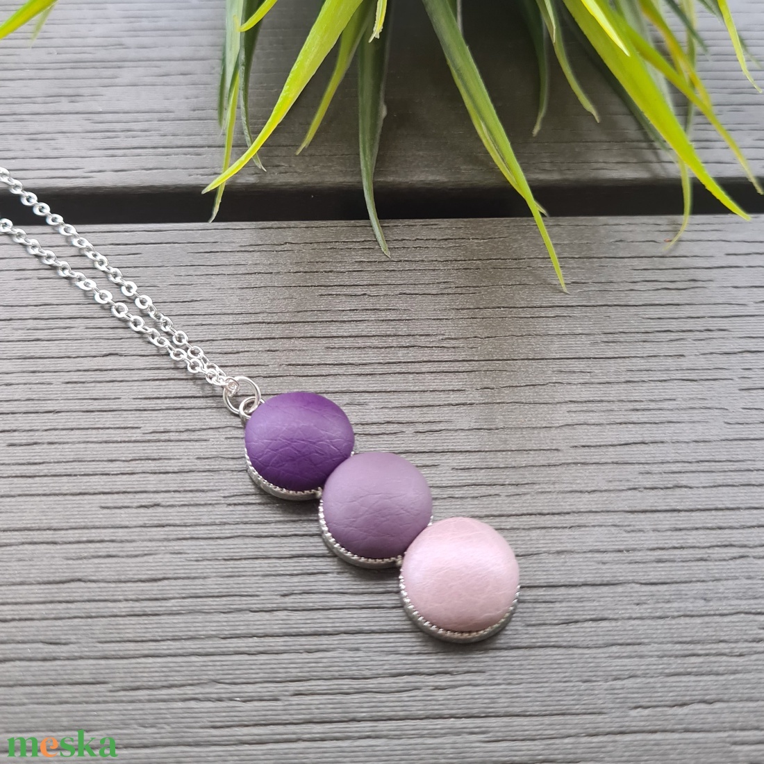 Lila pöttyök textilbőr nyaklánc - ékszer - nyaklánc - medálos nyaklánc - Meska.hu