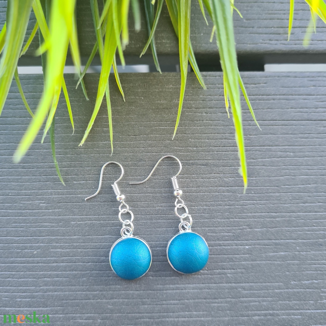 Metál türkiz - ezüst lógós fülbevaló - ékszer - fülbevaló - lógós kerek fülbevaló - Meska.hu
