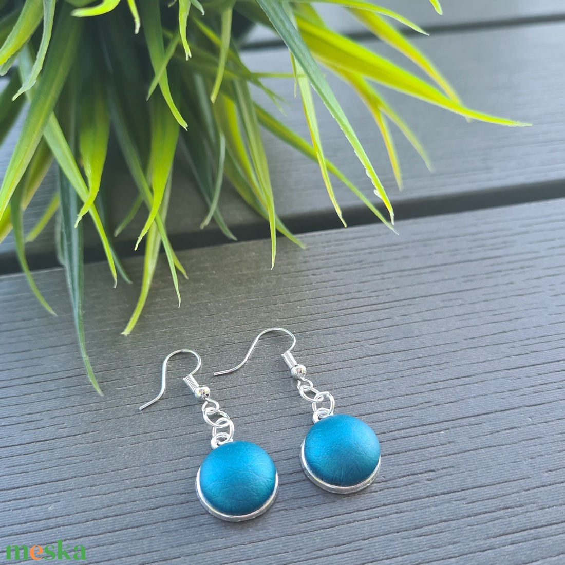 Metál türkiz - ezüst lógós fülbevaló - ékszer - fülbevaló - lógós kerek fülbevaló - Meska.hu