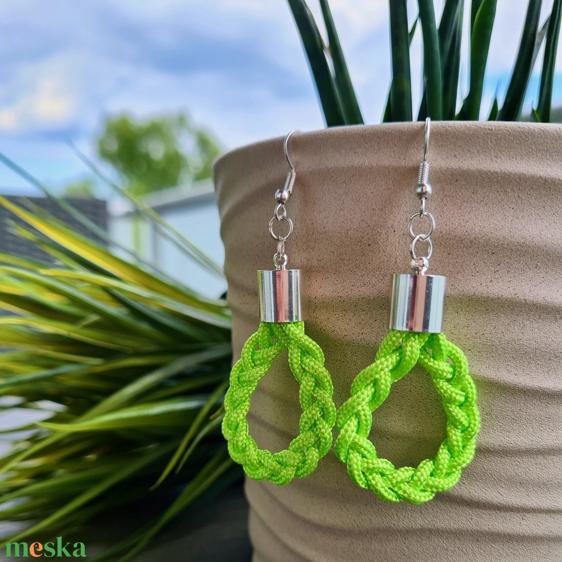 Halvány zöld fonott paracord lógós fülbevaló - ékszer - fülbevaló - lógó fülbevaló - Meska.hu Halvány zöld fonott paracord lógós fülbevaló - ékszer - fülbevaló - lógó fülbevaló - Meska.hu