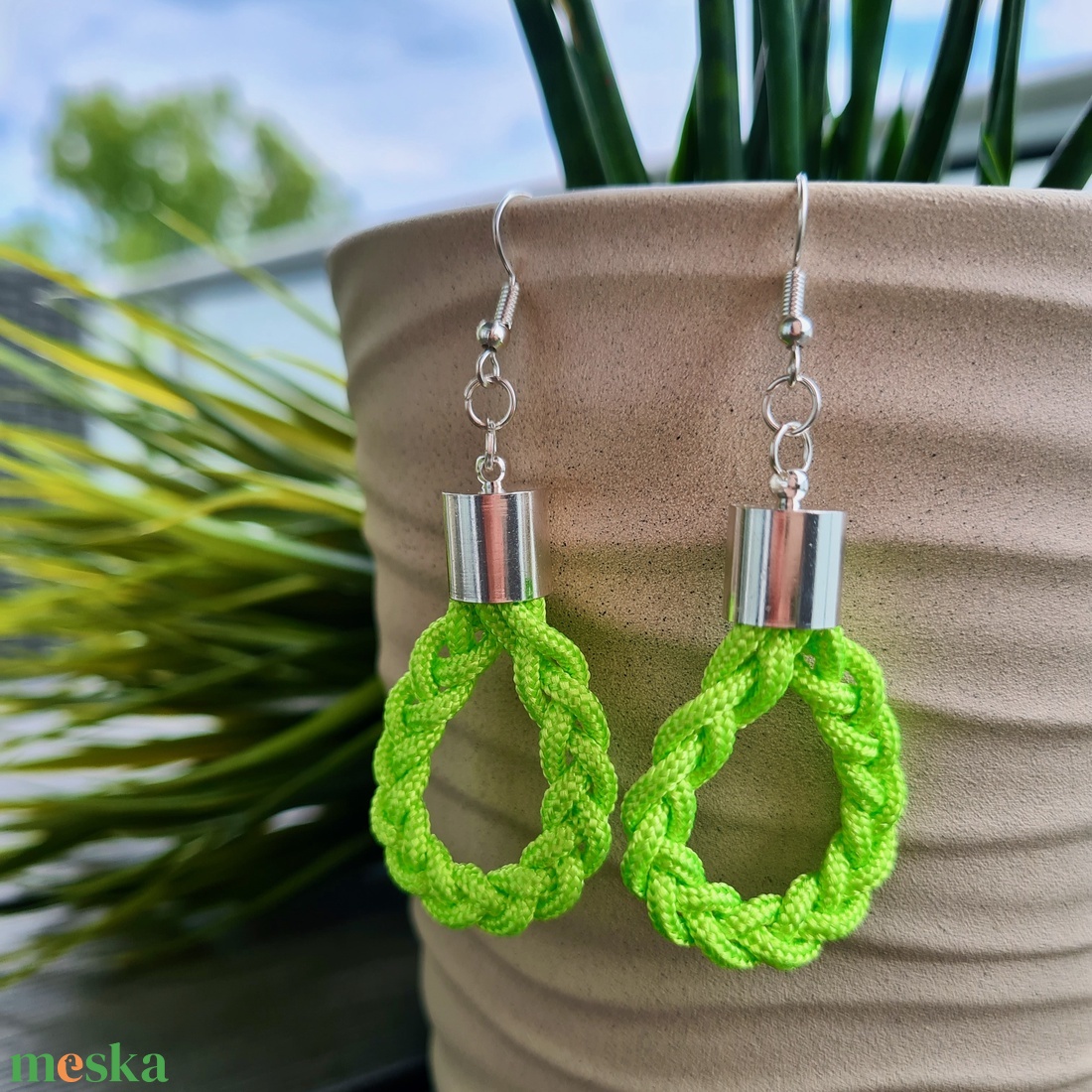 Halvány zöld fonott paracord lógós fülbevaló - ékszer - fülbevaló - lógó fülbevaló - Meska.hu Halvány zöld fonott paracord lógós fülbevaló - ékszer - fülbevaló - lógó fülbevaló - Meska.hu