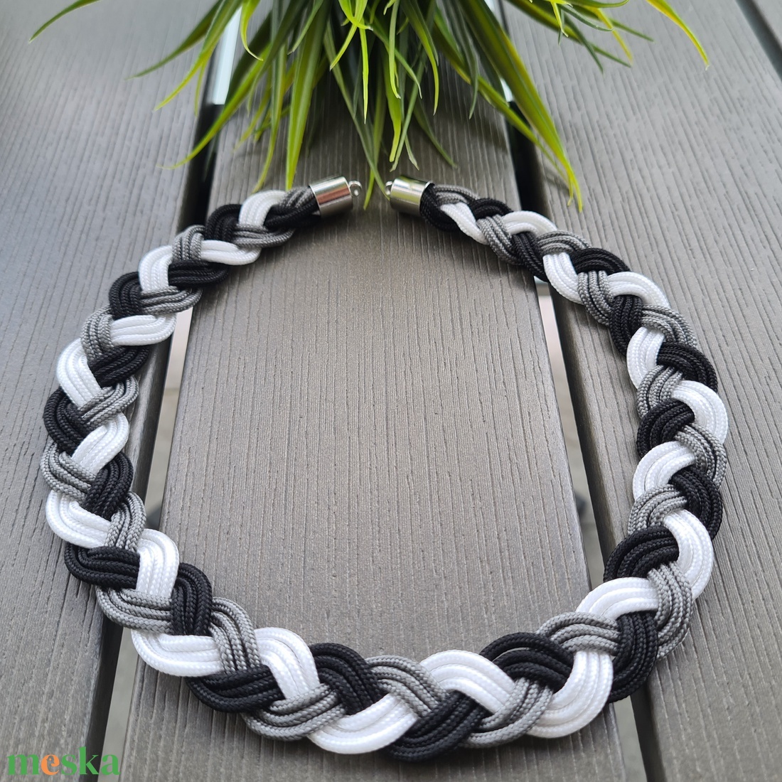 Szürke - fekete - fehér fonott paracord nyaklánc nemesacél szerelékkel - ékszer - nyaklánc - medál nélküli nyaklánc - Meska.hu Szürke - fekete - fehér fonott paracord nyaklánc nemesacél szerelékkel - ékszer - nyaklánc - medál nélküli nyaklánc - Meska.hu