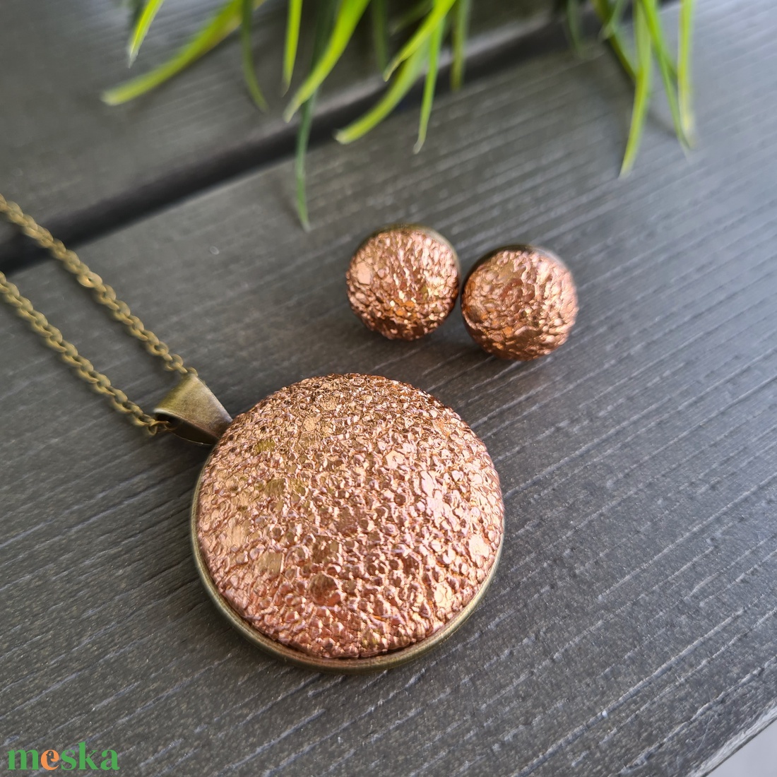 Rosegold textúrás nyaklánc és fülbevaló szett - ékszer - ékszerszett - Meska.hu Rosegold textúrás nyaklánc és fülbevaló szett - ékszer - ékszerszett - Meska.hu