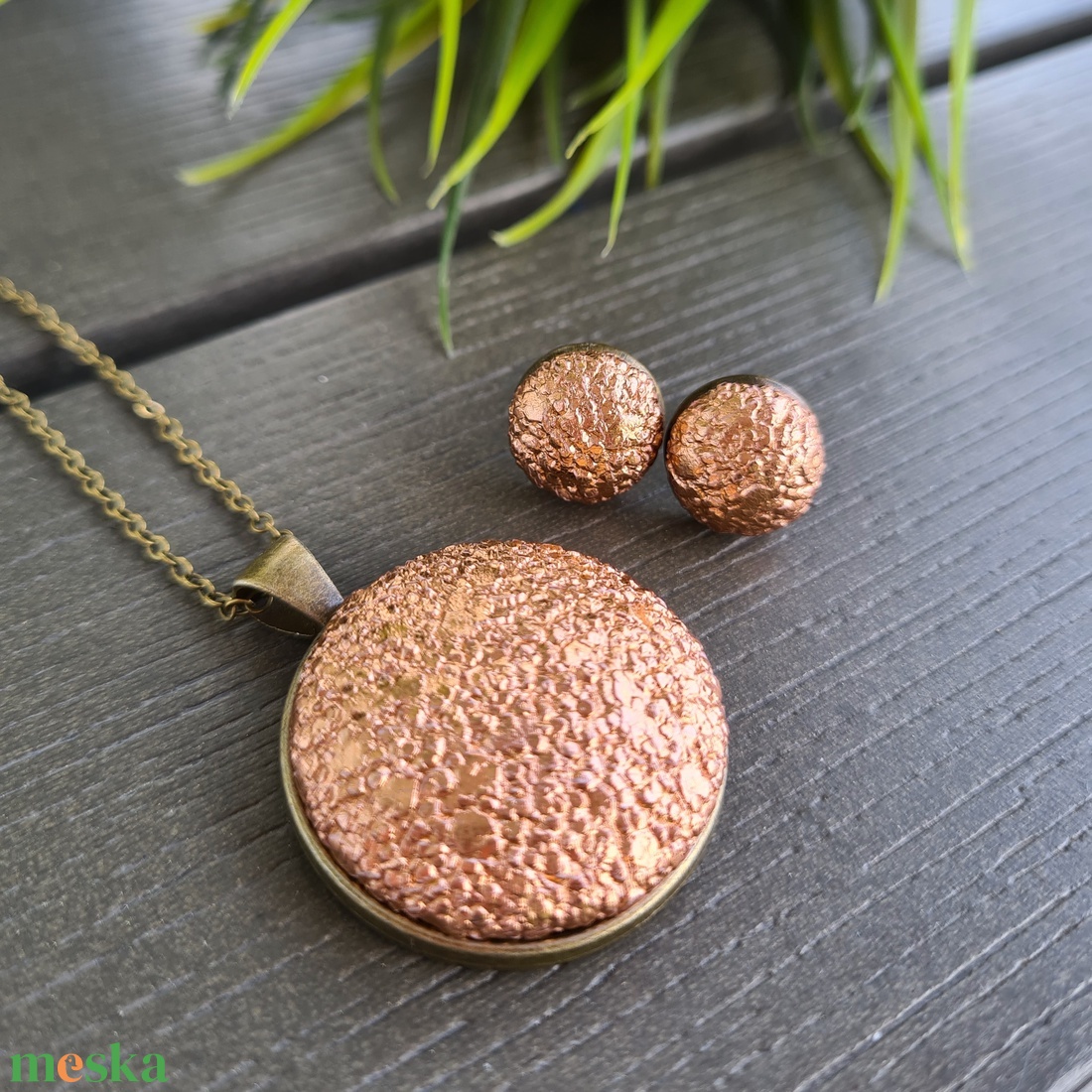 Rosegold textúrás nyaklánc és fülbevaló szett - ékszer - ékszerszett - Meska.hu Rosegold textúrás nyaklánc és fülbevaló szett - ékszer - ékszerszett - Meska.hu
