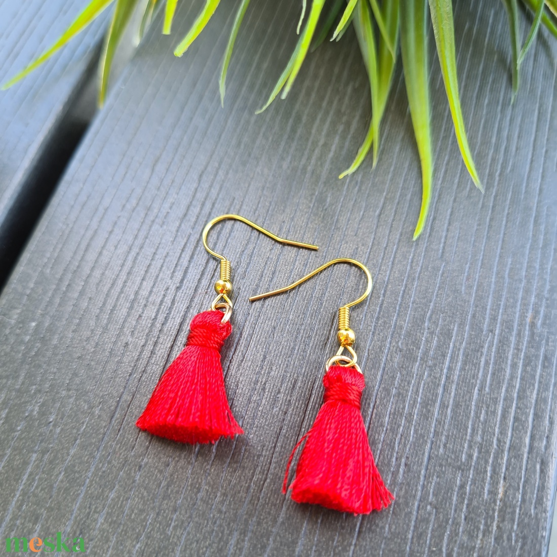 Tűzpiros mini bojt fülbevaló - ékszer - fülbevaló - rojtos fülbevaló - Meska.hu