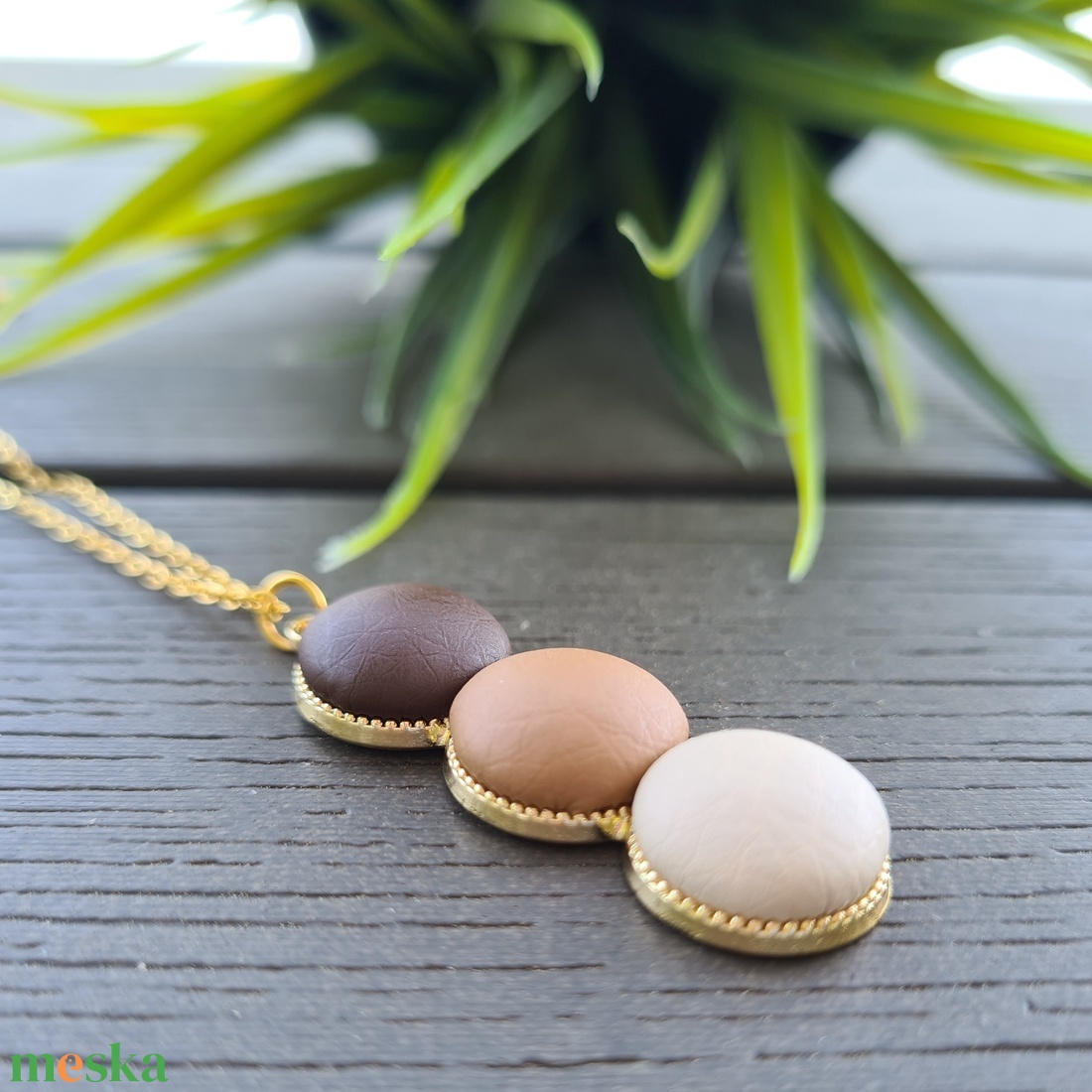 Csoki barna - teve barna - bézs pötty medálos nyaklánc - ékszer - nyaklánc - medálos nyaklánc - Meska.hu