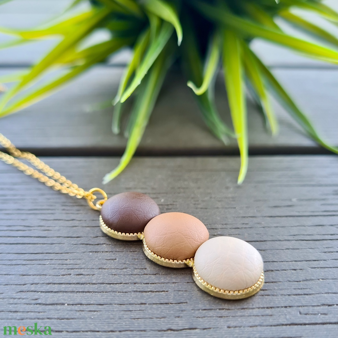 Csoki barna - teve barna - bézs pötty medálos nyaklánc - ékszer - nyaklánc - medálos nyaklánc - Meska.hu