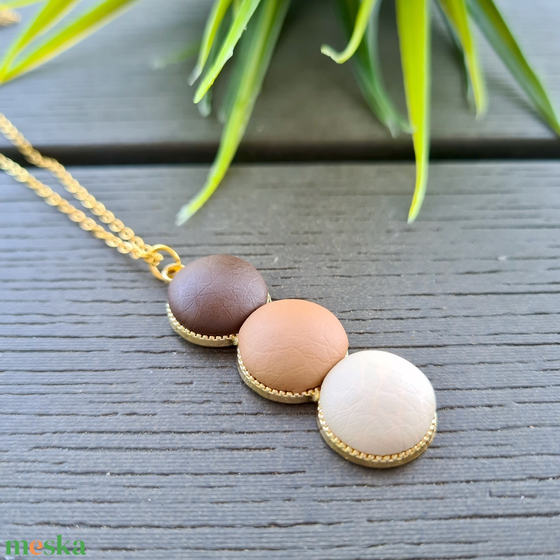 Csoki barna - teve barna - bézs pötty medálos nyaklánc - ékszer - nyaklánc - medálos nyaklánc - Meska.hu