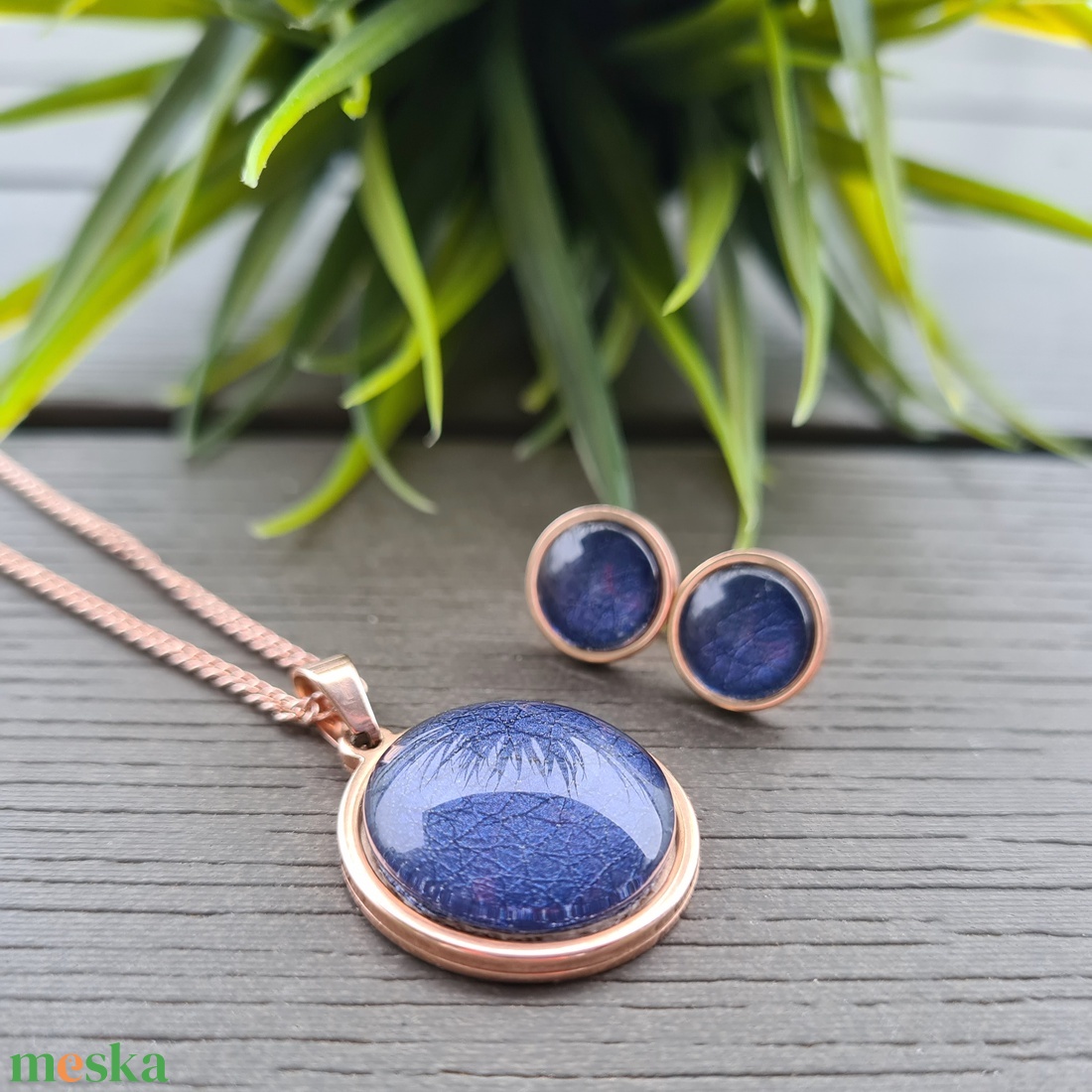 Metál tengerészkék - rosegold nemesacél medálos nyaklánc és fülbevaló szett - ékszer - ékszerszett - Meska.hu Metál tengerészkék - rosegold nemesacél medálos nyaklánc és fülbevaló szett - ékszer - ékszerszett - Meska.hu