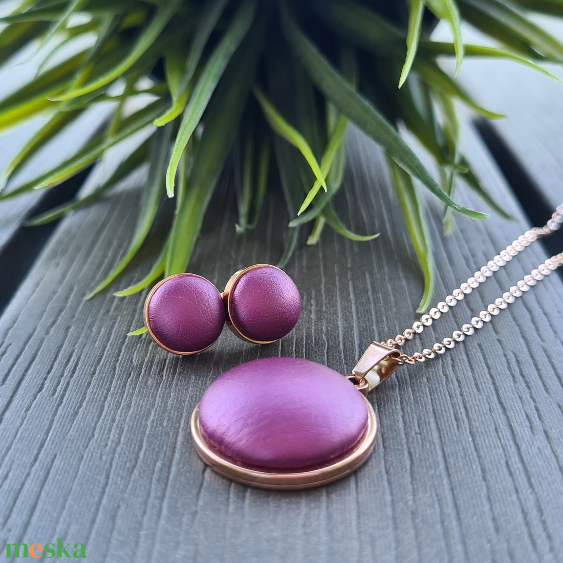 Metál fukszia - rosegold nemesacél medálos nyaklánc és fülbevaló szett - ékszer - nyaklánc - medálos nyaklánc - Meska.hu Metál fukszia - rosegold nemesacél medálos nyaklánc és fülbevaló szett - ékszer - nyaklánc - medálos nyaklánc - Meska.hu
