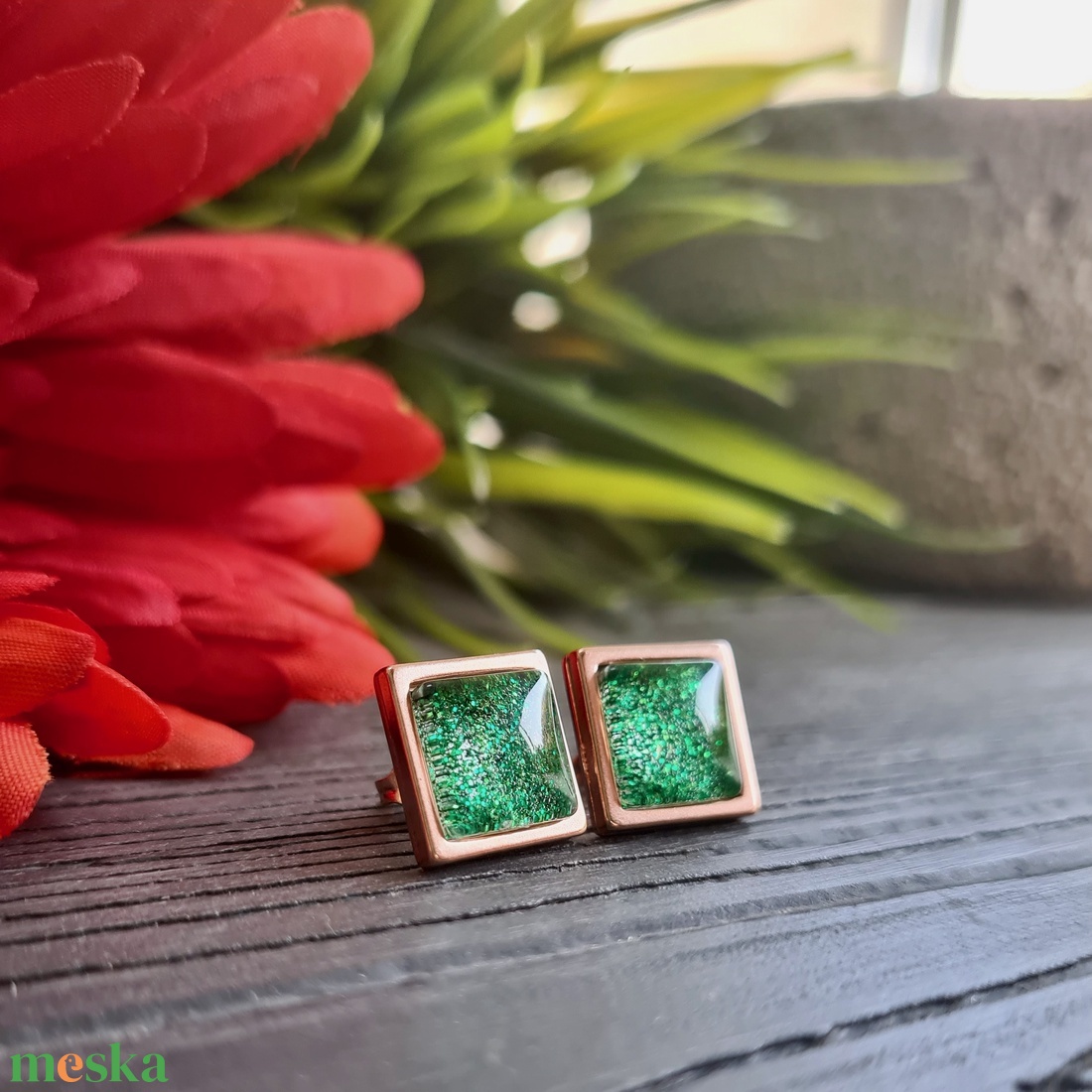 Csillogó zöld - rosegold nemesacél négyzet fülbevaló - ékszer - fülbevaló - pötty fülbevaló - Meska.hu Csillogó zöld - rosegold nemesacél négyzet fülbevaló - ékszer - fülbevaló - pötty fülbevaló - Meska.hu