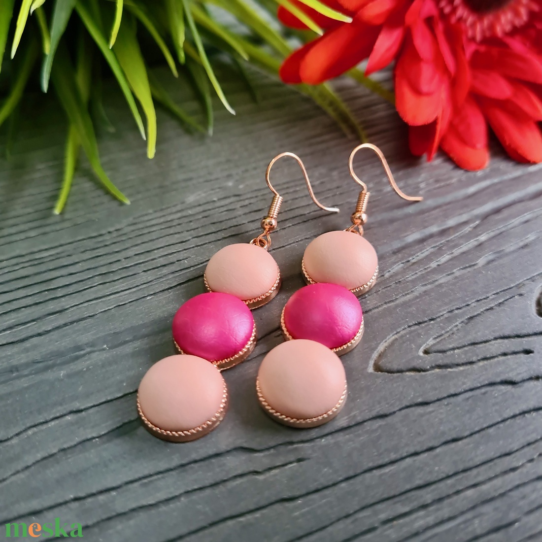 Matt púder - metál pink lógós pötty fülbevaló - ékszer - fülbevaló - lógó fülbevaló - Meska.hu Matt púder - metál pink lógós pötty fülbevaló - ékszer - fülbevaló - lógó fülbevaló - Meska.hu