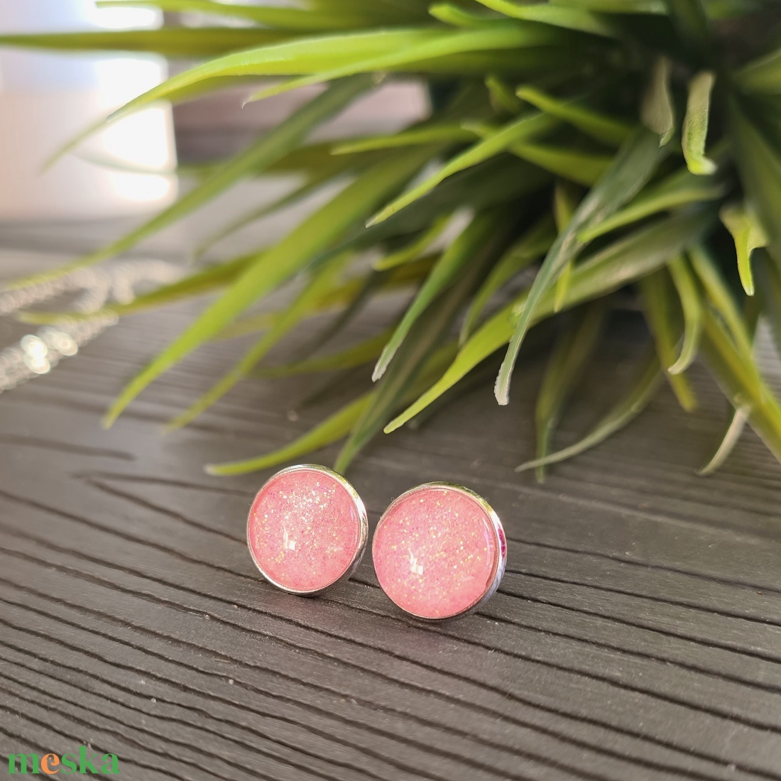 Csillogó pink - ezüst nikkelmentes fülbevaló - ékszer - fülbevaló - pötty fülbevaló - Meska.hu Csillogó pink - ezüst nikkelmentes fülbevaló - ékszer - fülbevaló - pötty fülbevaló - Meska.hu