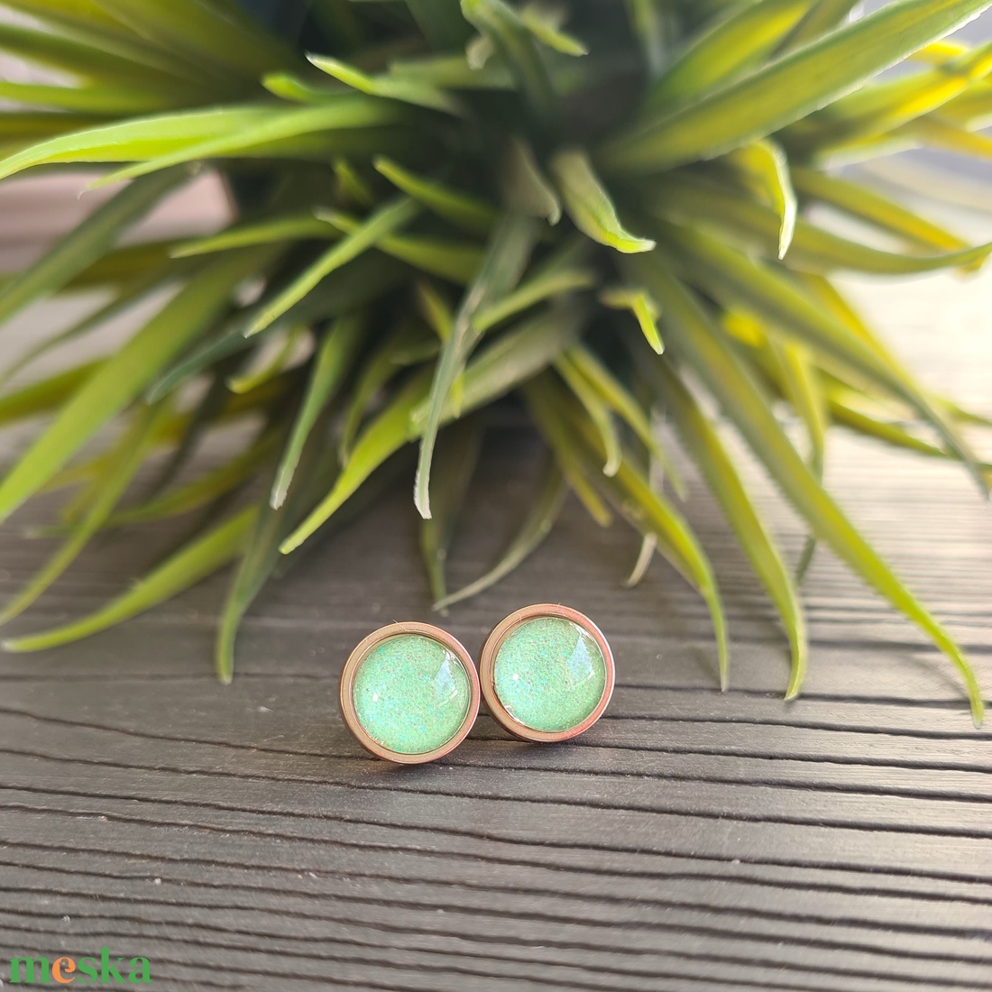 Csillogó menta zöld - rosegold nemesacél fülbevaló - ékszer - fülbevaló - pötty fülbevaló - Meska.hu Csillogó menta zöld - rosegold nemesacél fülbevaló - ékszer - fülbevaló - pötty fülbevaló - Meska.hu
