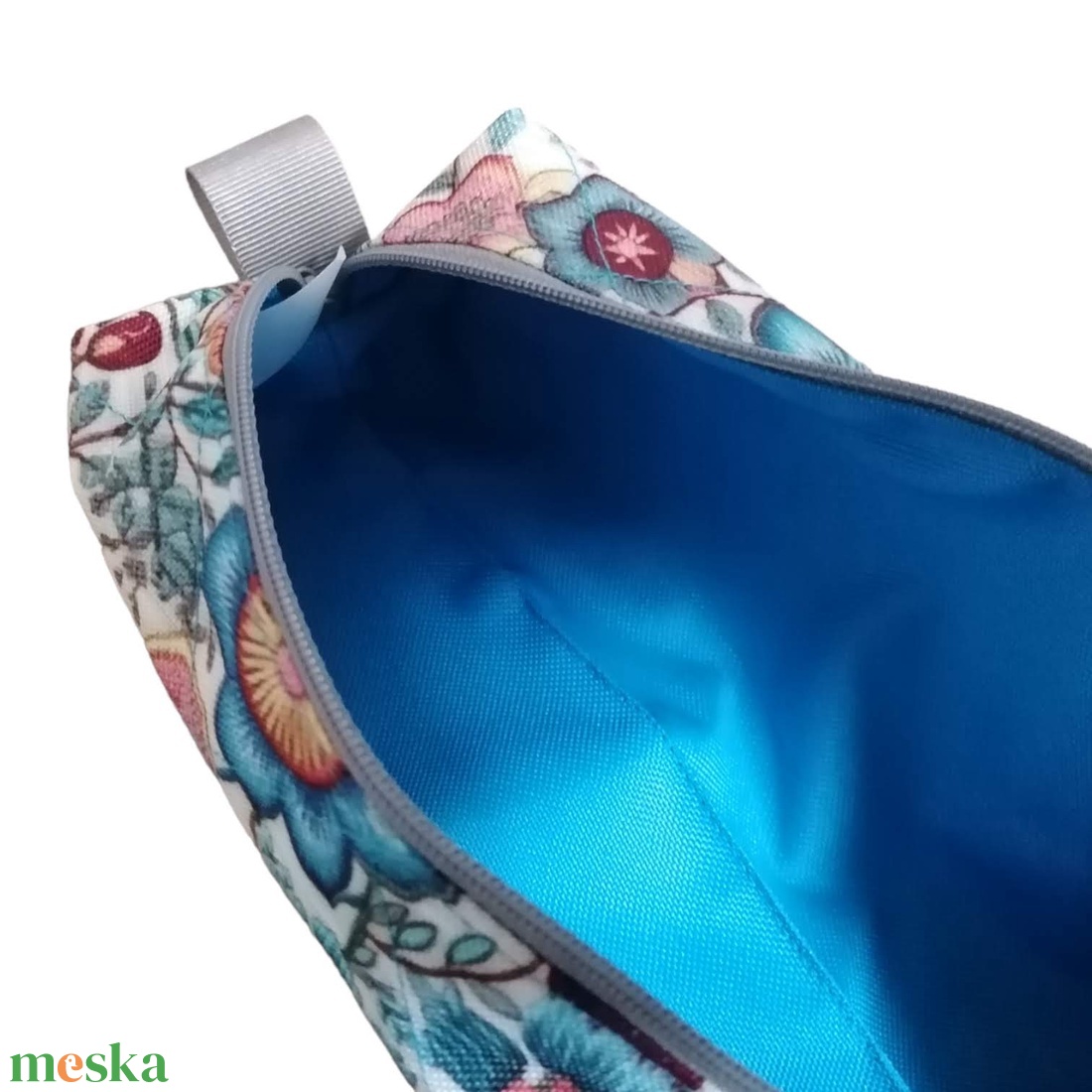 Tolltartó / neszesszer vízálló poliészterből - virág - otthon & életmód - papír, írószer - tolltartó & ceruzatekercs - Meska.hu