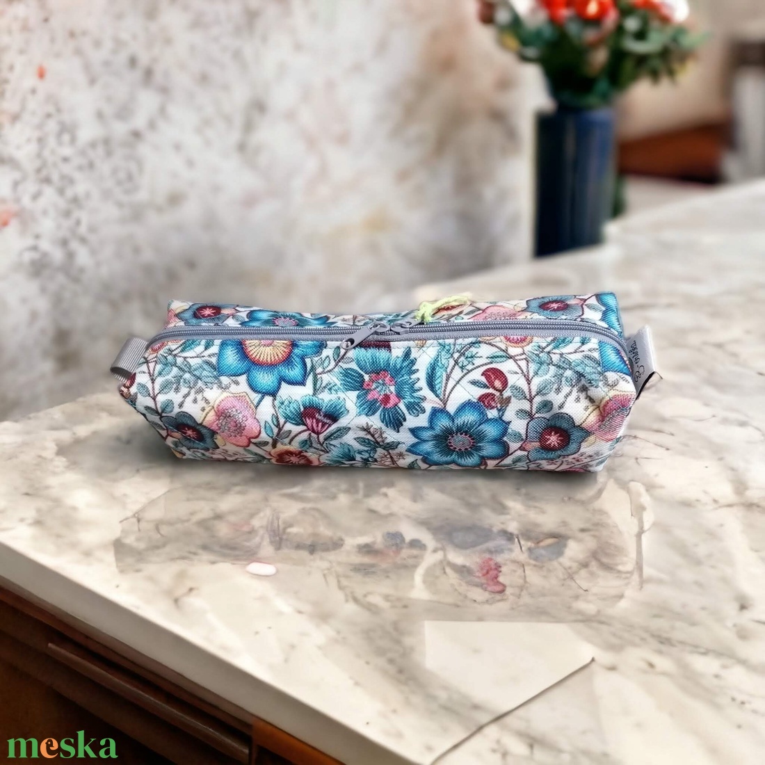 Tolltartó / neszesszer vízálló poliészterből - virág - otthon & életmód - papír, írószer - tolltartó & ceruzatekercs - Meska.hu