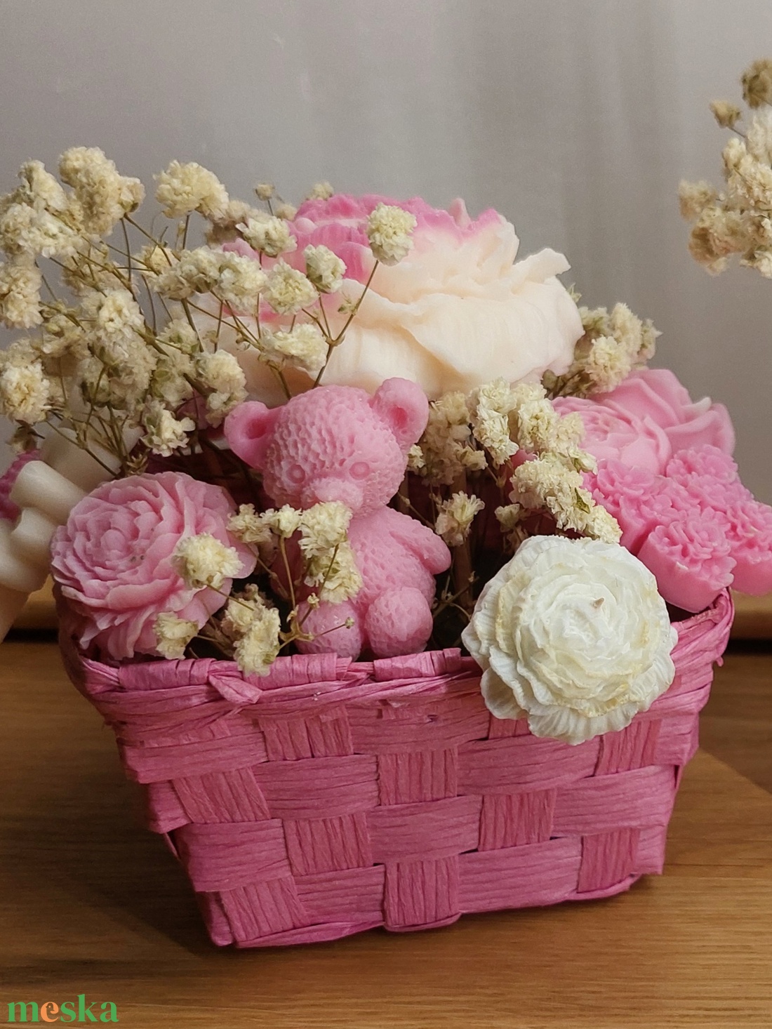 Illatviasz csokor kis kosárban - otthon & életmód - virágdekoráció - virágdíszek - asztali virágdísz - Meska.hu