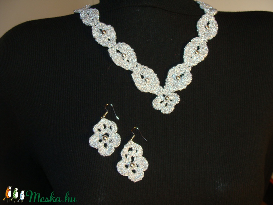 Horgolt ezüst fonalból készült nyaklánc fülbevalóval ( szett) -  - Meska.hu