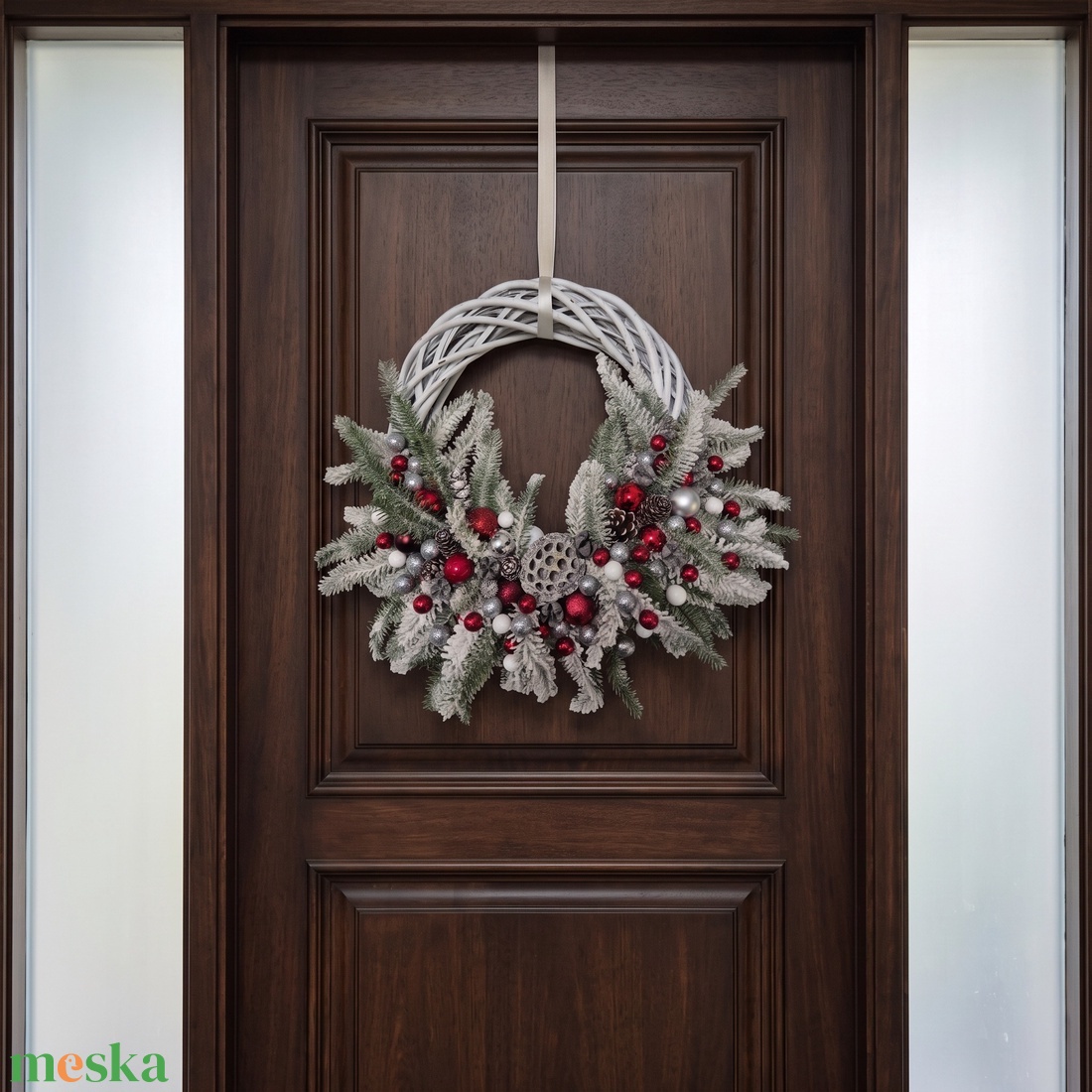 Havas téli kopogtató � fehér, piros és ezüst harmónia - karácsony - adventi díszek - adventi ajtódísz - Meska.hu