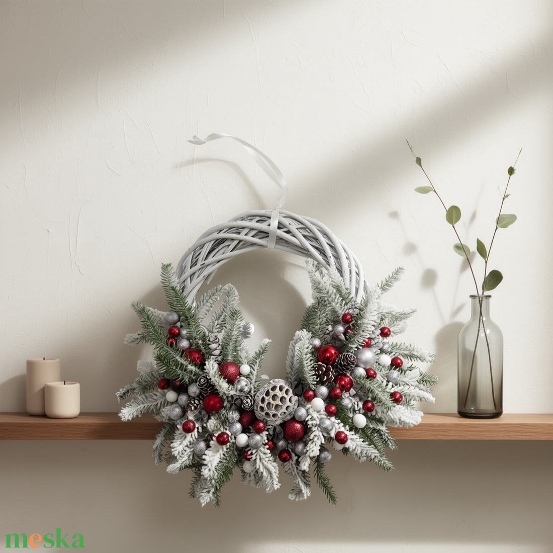 Havas téli kopogtató � fehér, piros és ezüst harmónia - karácsony - adventi díszek - adventi ajtódísz - Meska.hu