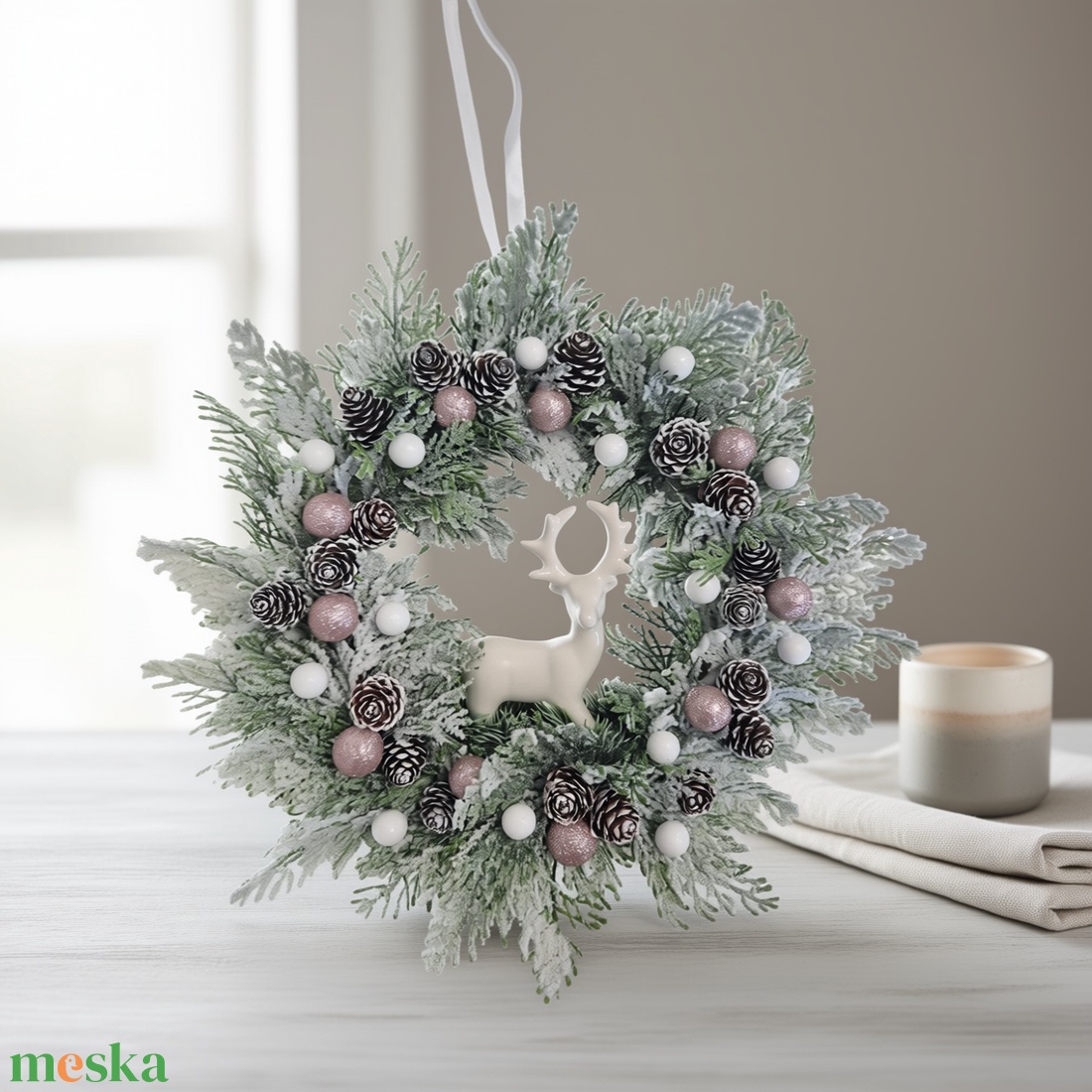 Kézműves havas téli koszorú, porcelán szarvassal (34 cm) - karácsony - karácsonyi lakásdekoráció - karácsonyi ajtódíszek - Meska.hu