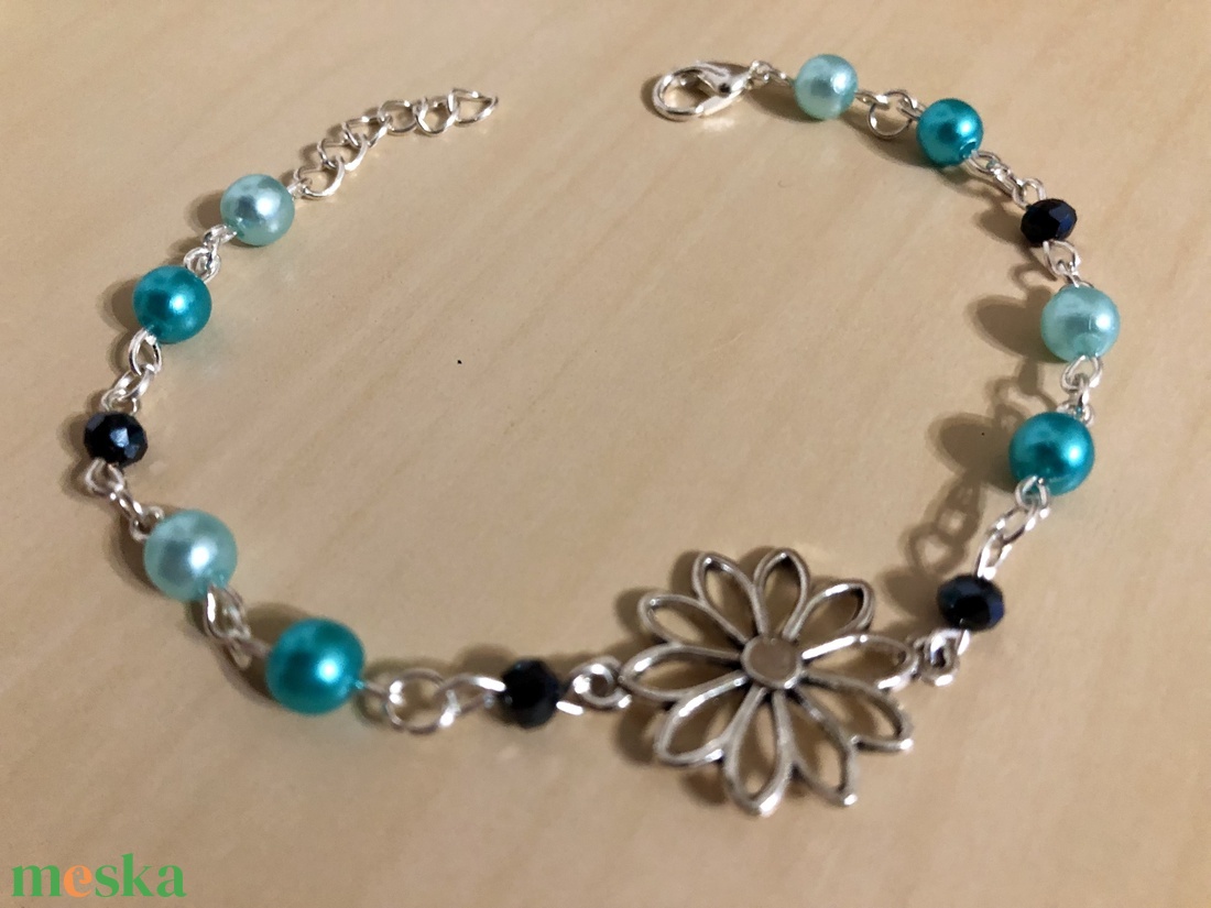 SilverDaisy 002 - ékszer - karkötő - charm karkötő - Meska.hu