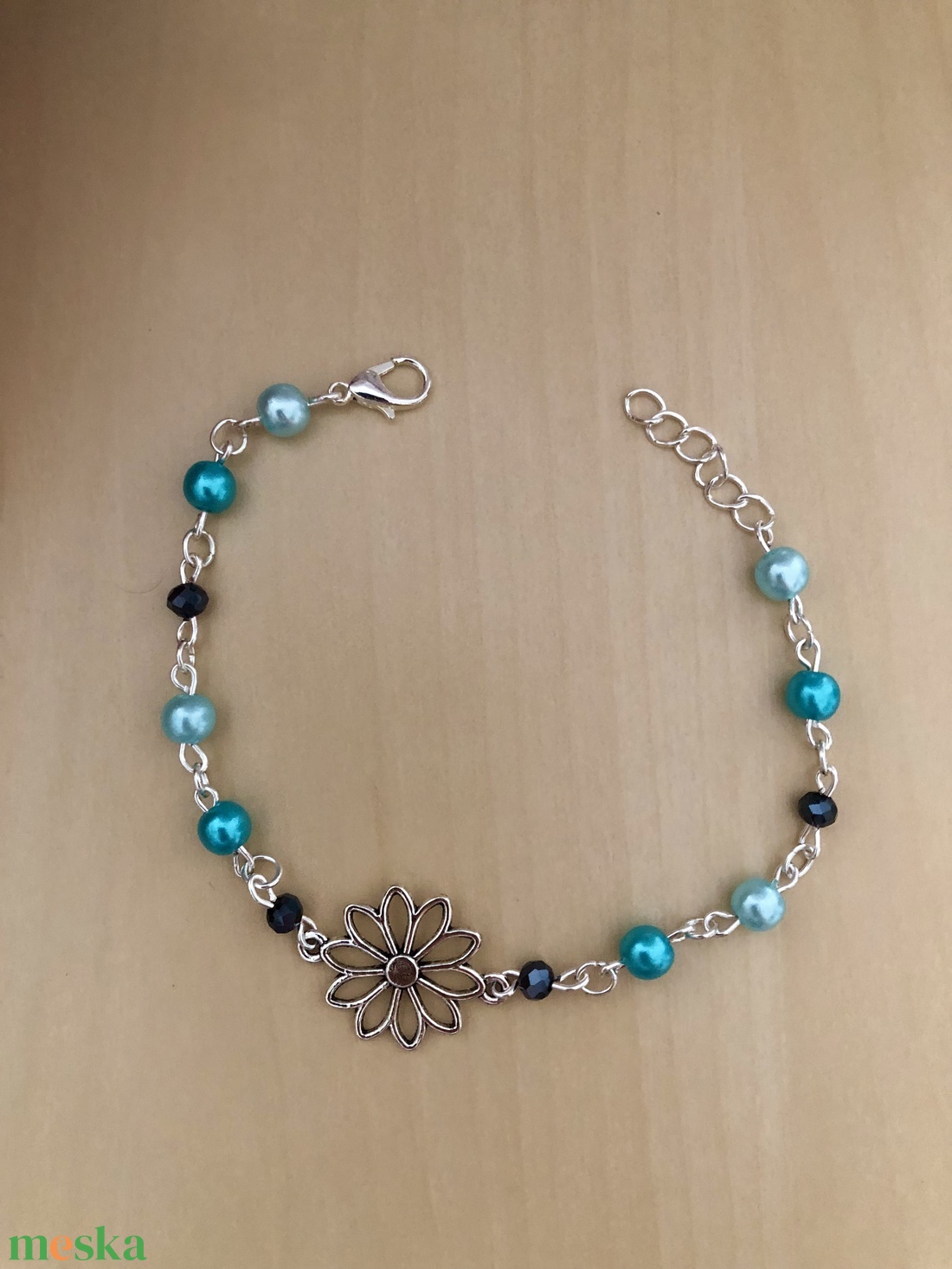 SilverDaisy 002 - ékszer - karkötő - charm karkötő - Meska.hu