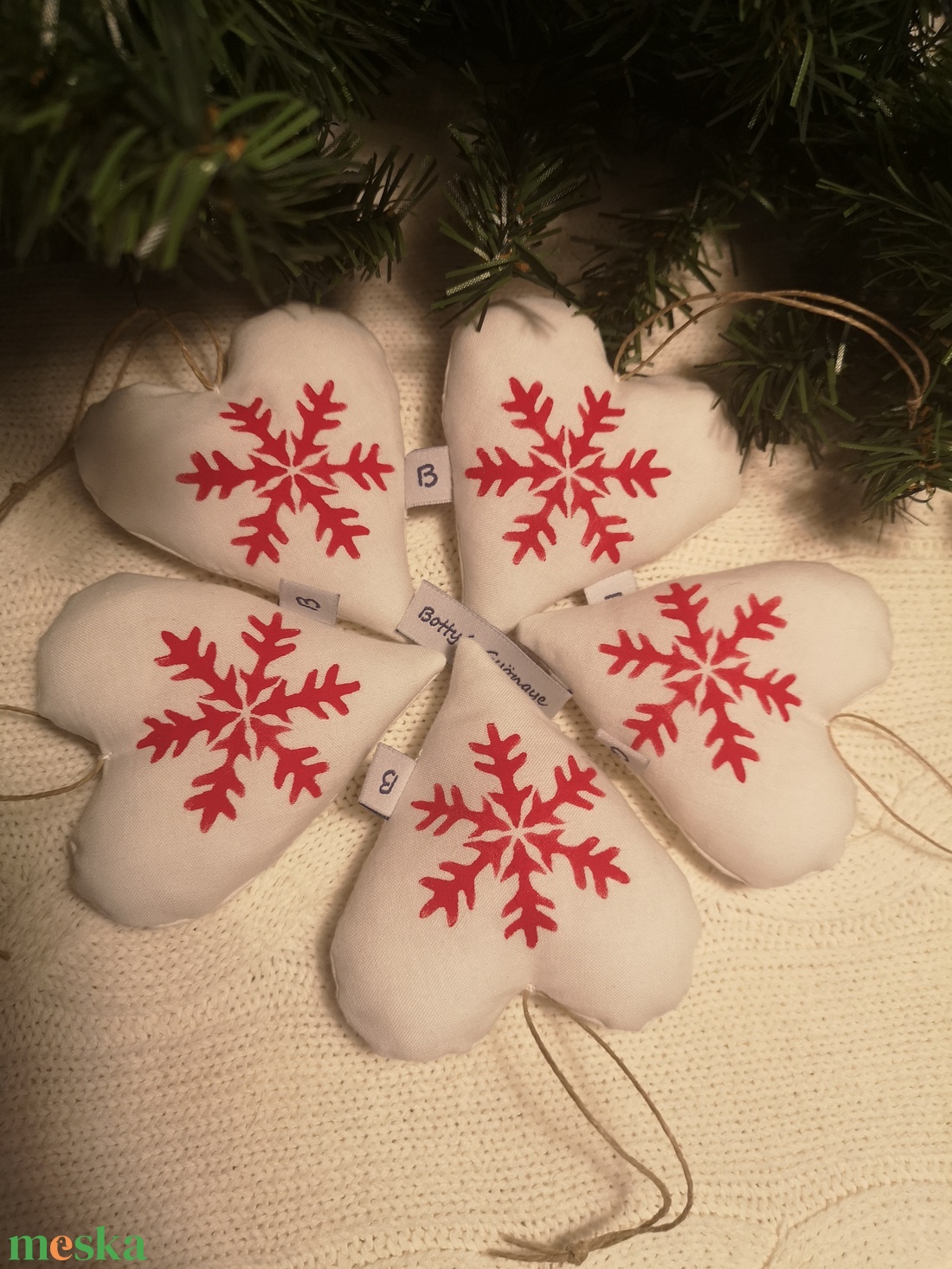 Karácsonyi hópelyhes szívek - nagy - karácsony - karácsonyi lakásdekoráció - karácsonyfadíszek - Meska.hu