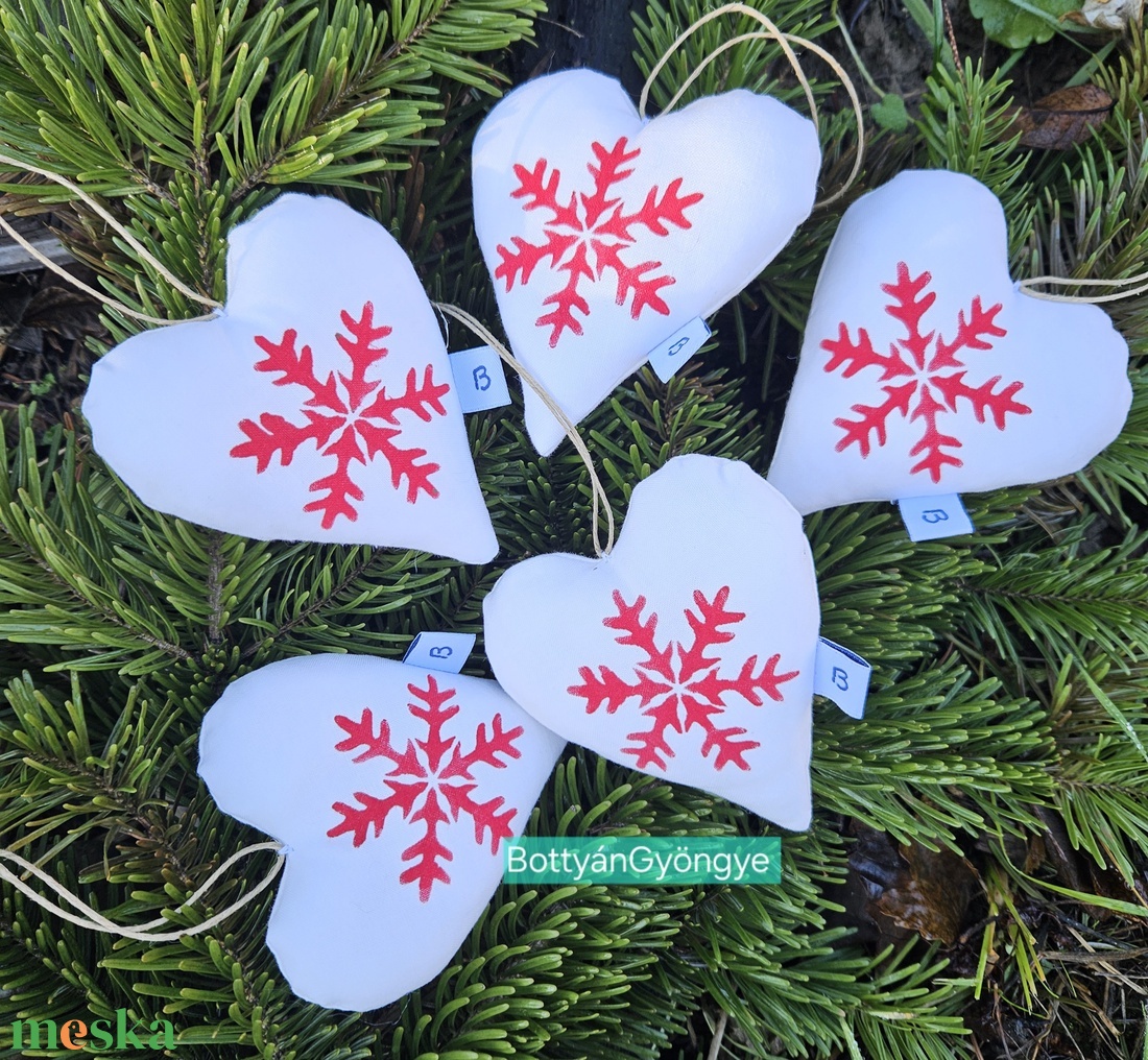 Karácsonyi hópelyhes szívek - nagy - karácsony - karácsonyi lakásdekoráció - karácsonyfadíszek - Meska.hu
