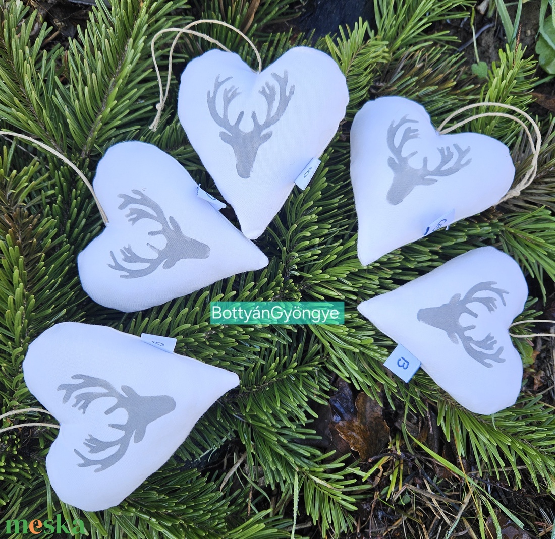 Karácsonyi szarvas fejes szívek - nagy - karácsony - karácsonyi lakásdekoráció - karácsonyi lakásdíszek - Meska.hu