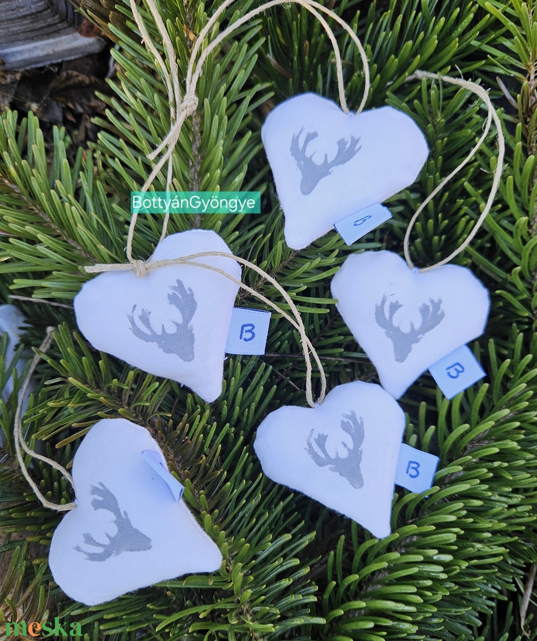 Karácsonyi szarvasfejes szívek - szürke - karácsony - karácsonyi lakásdekoráció - karácsonyfadíszek - Meska.hu